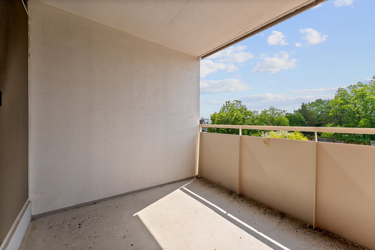 10330 Yonge Street W Unit: 404