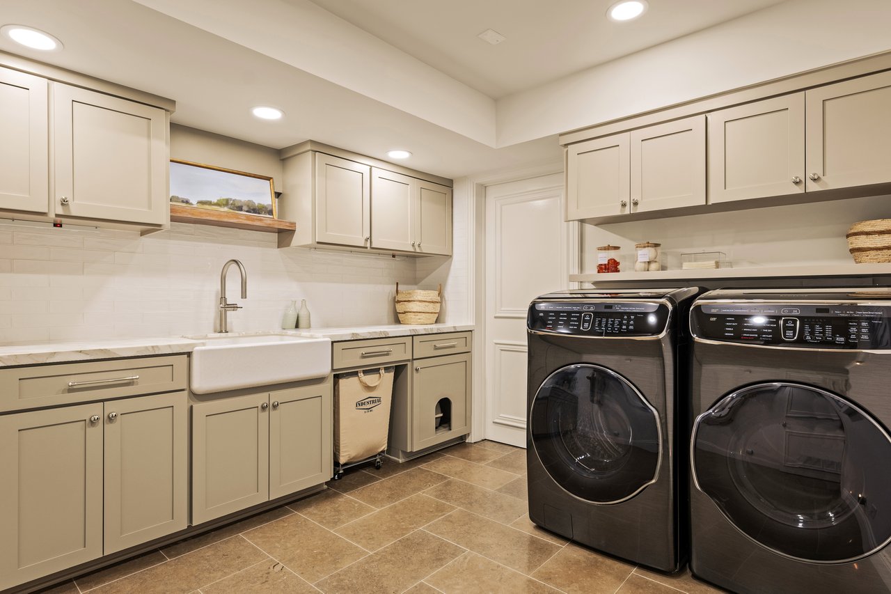 12047 Summit Cir, Beverly Hills