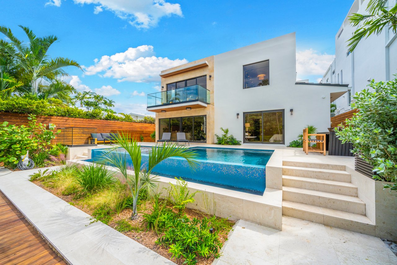 1815 Fairhaven Pl, Miami