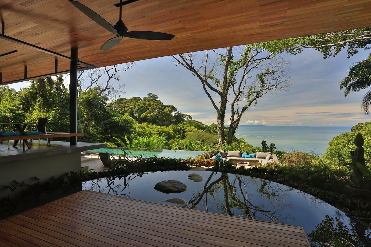 Casa Sanctuary ·  Luxury Jungle Villa · Whale Tail View