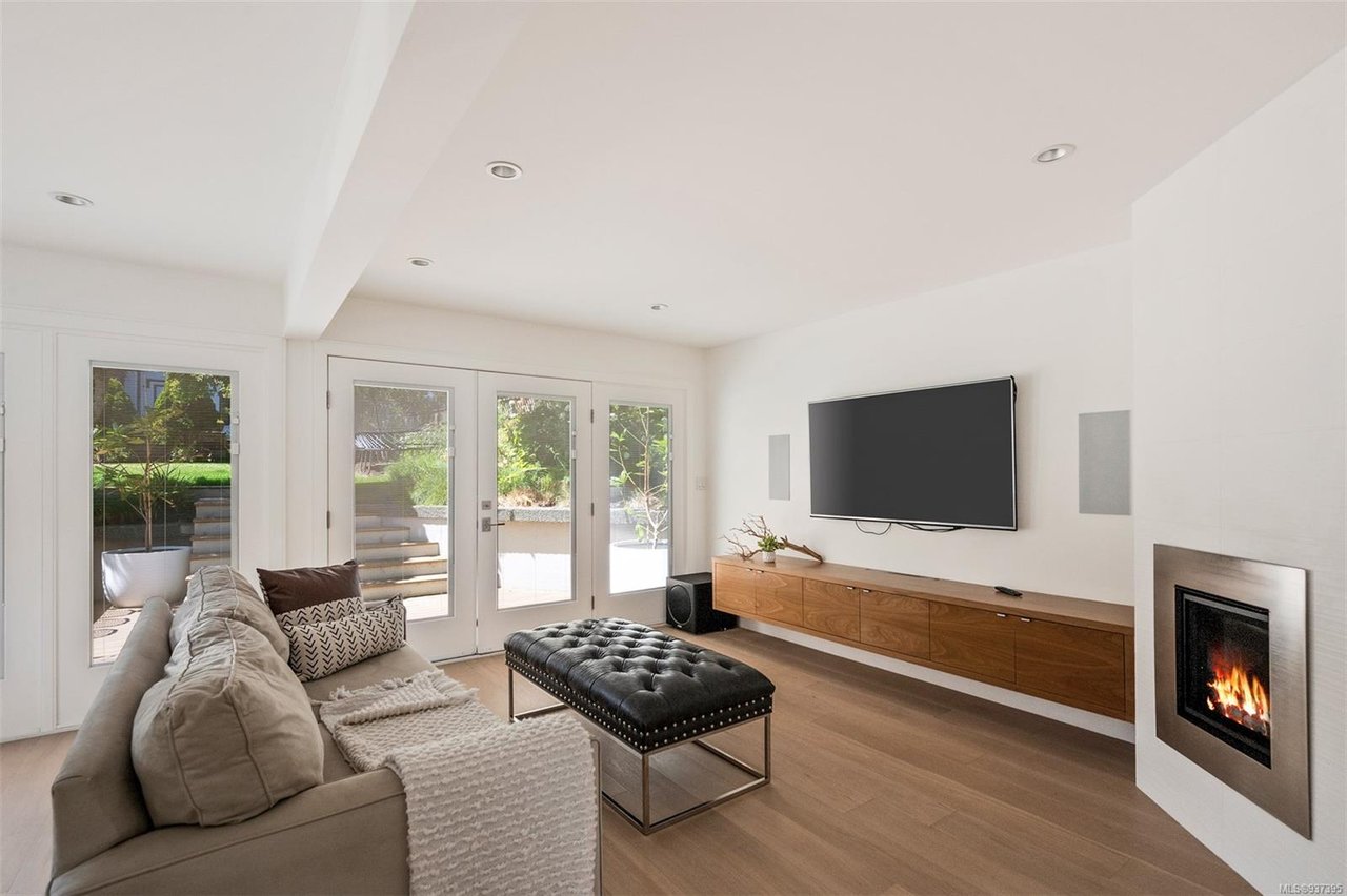 2378 Esplanade