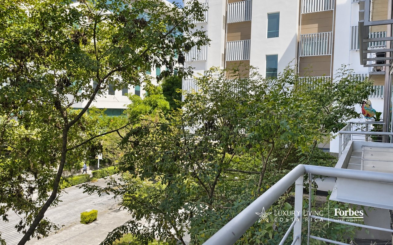 21308 - Two level Loft-style Apartment on Avenida Escazú