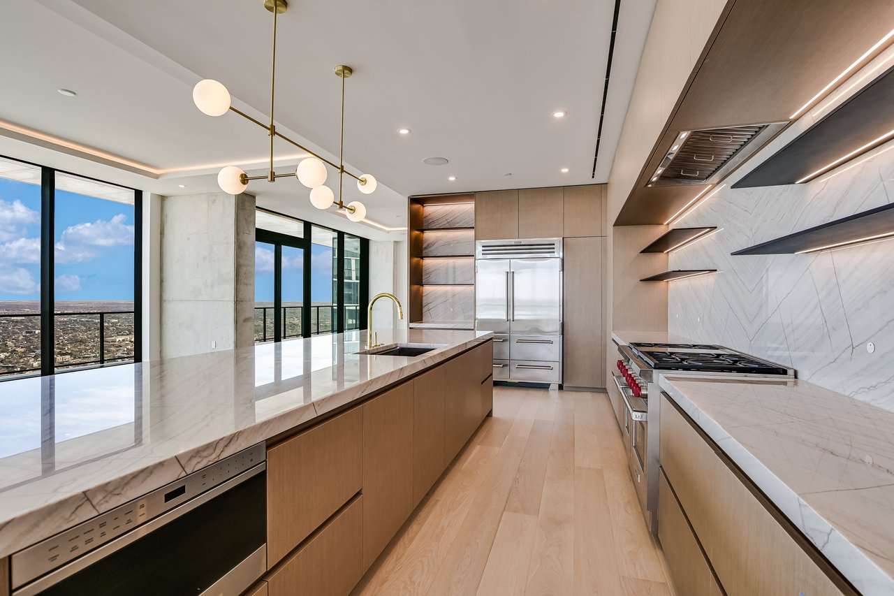 The Modern Sub-Penthouse #5402 North