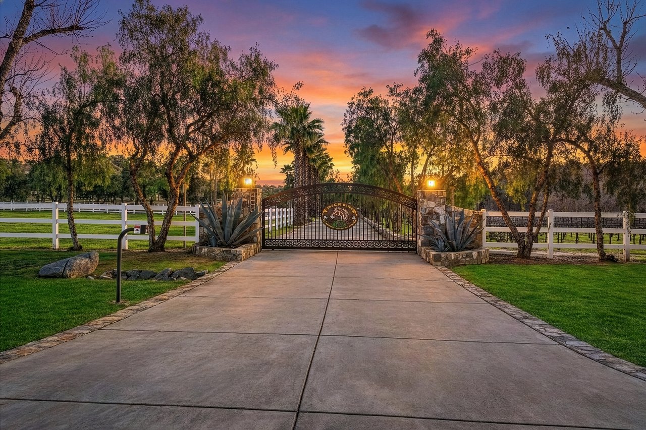 40801 Avenida La Cresta
