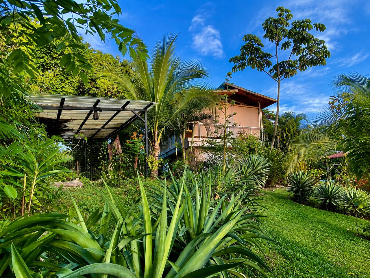 Santiago Garden House – Tropical Retreat with Pool, Views & Expansion Potential
