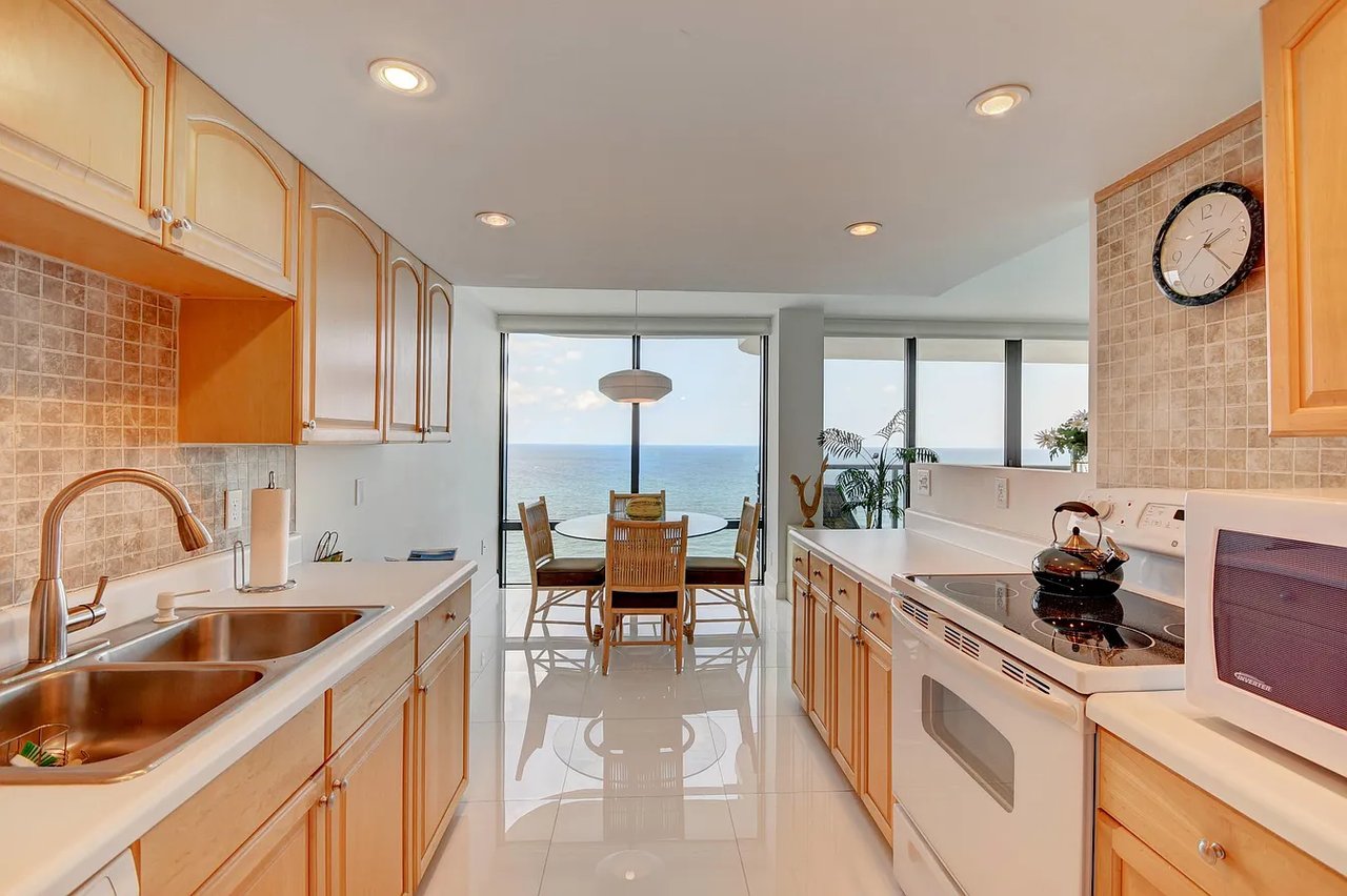 250 S Ocean Blvd APT 17C