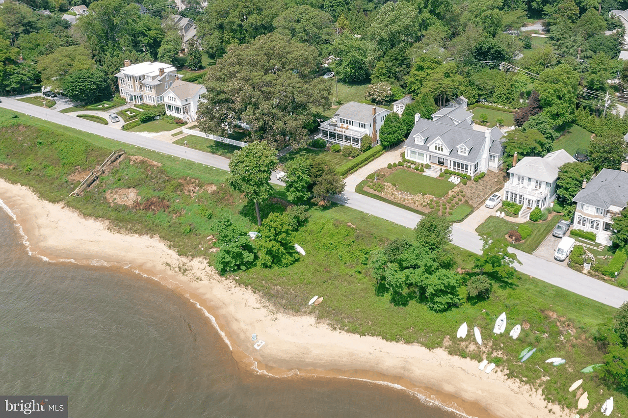 57 Bay Dr
