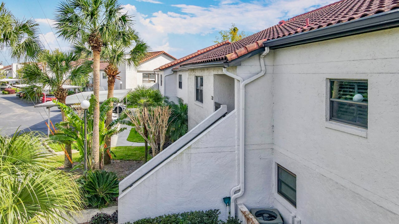 Luxury Lakefront Winter Park Condominium for Lease