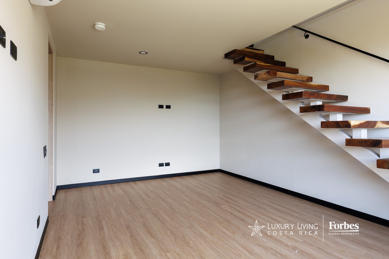 20995 – One bedroom duplex apartment with a balcony and storage room in Alto de las Palomas
