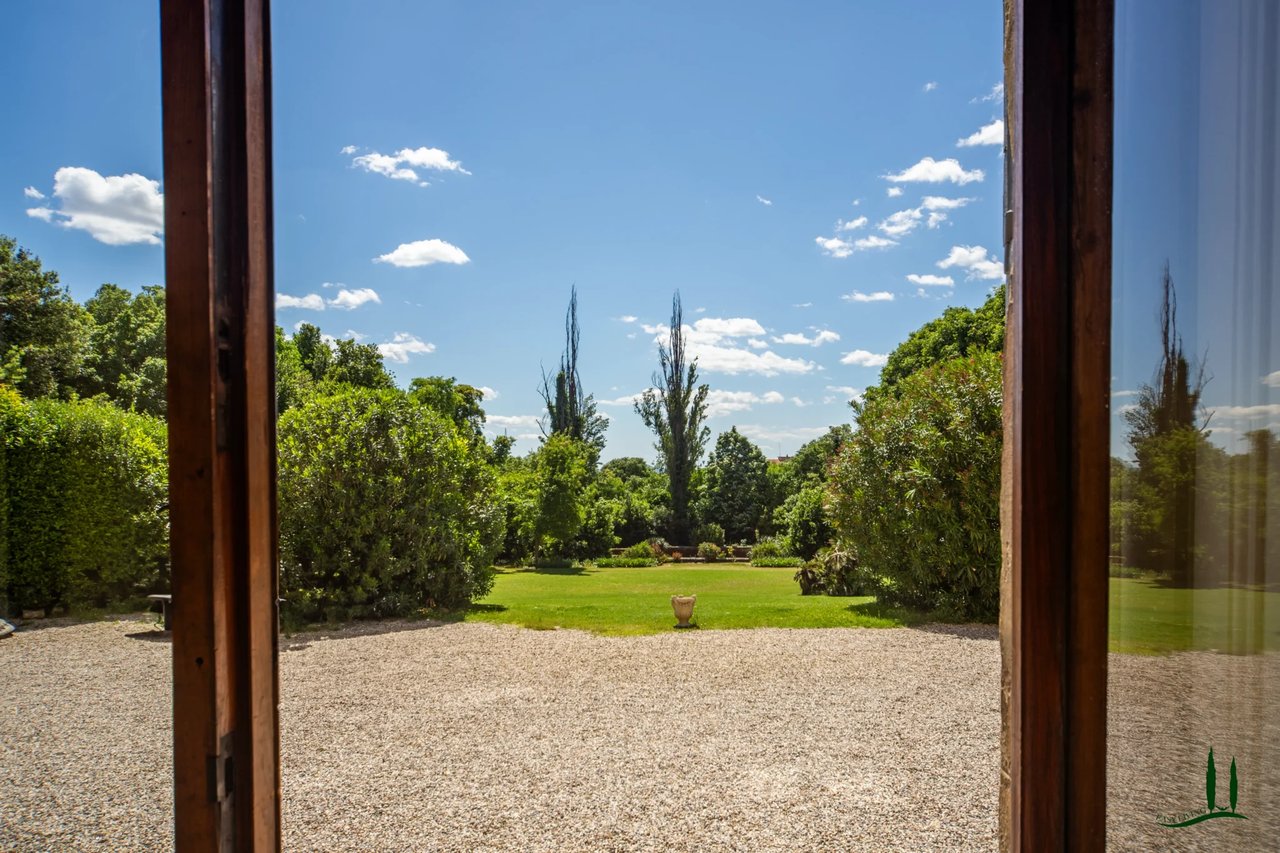 14th-Century Grand Estate Just Outside Florence