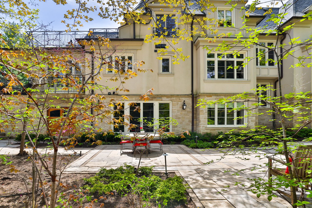 1093 Algonquin Dr