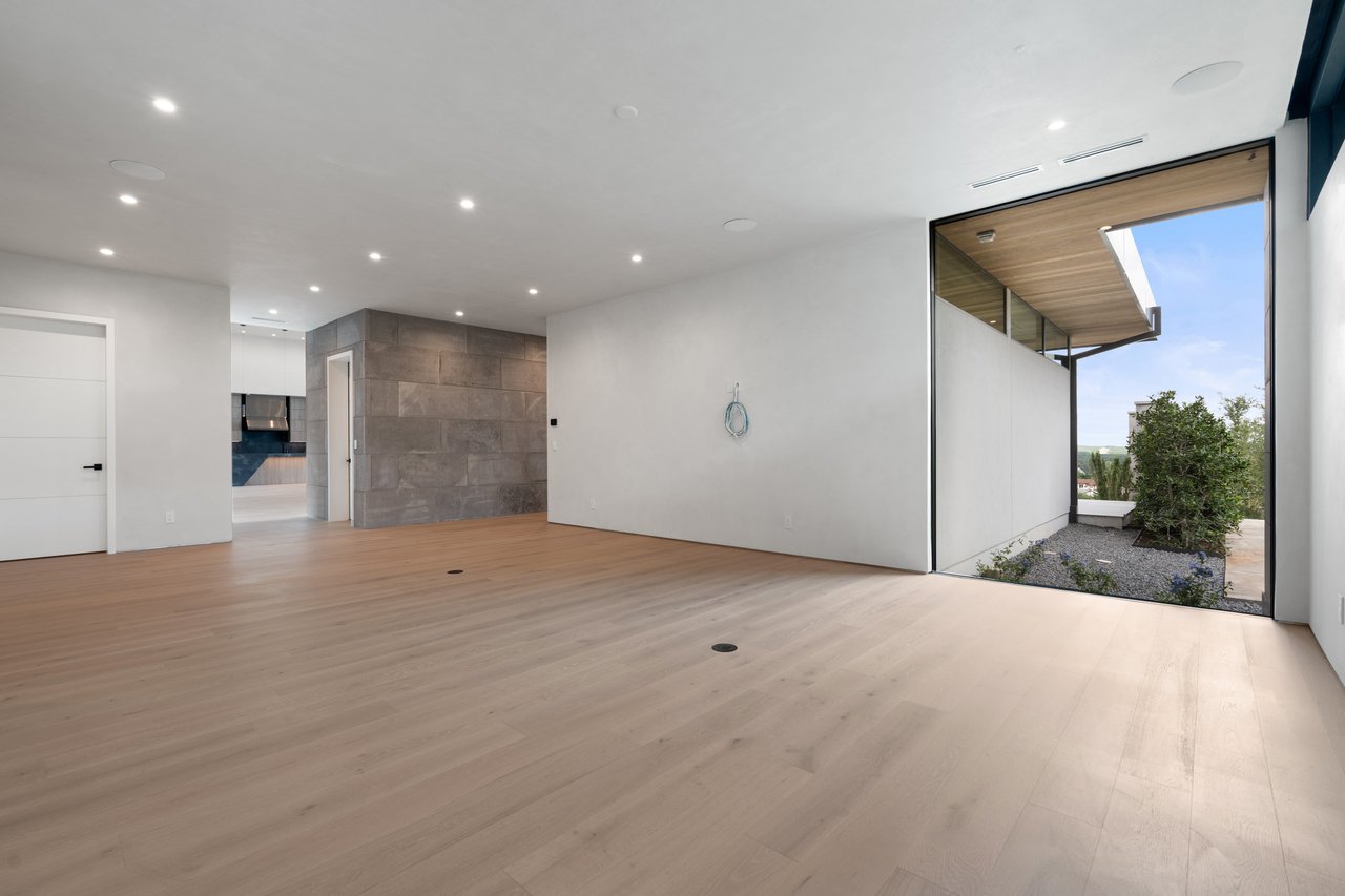 4909 Honey Daisy Way