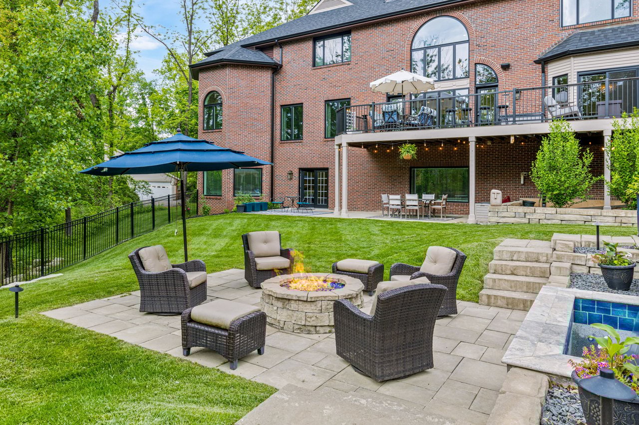 11 Lake Forest Court W
