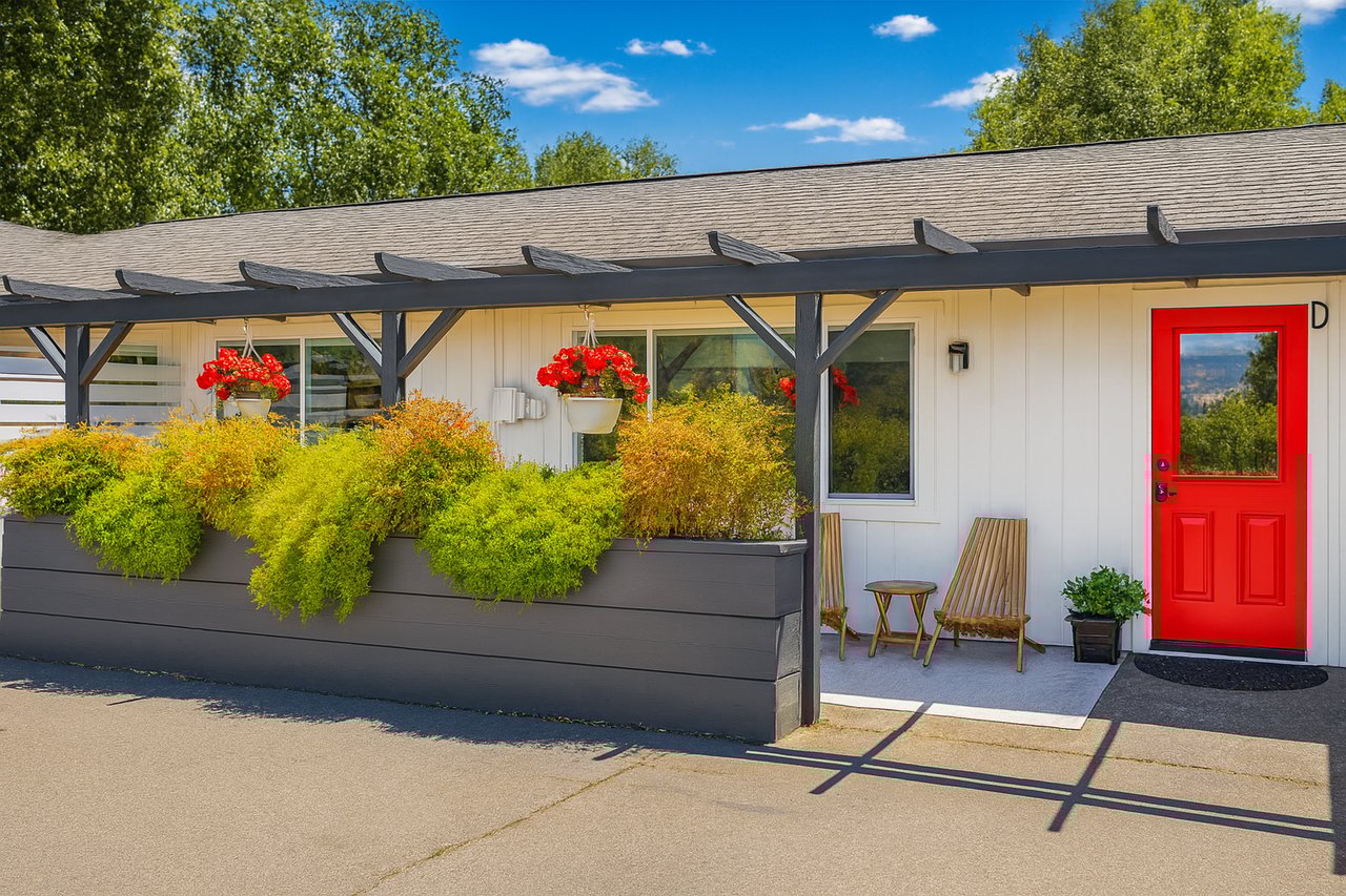 725 Lytton Station