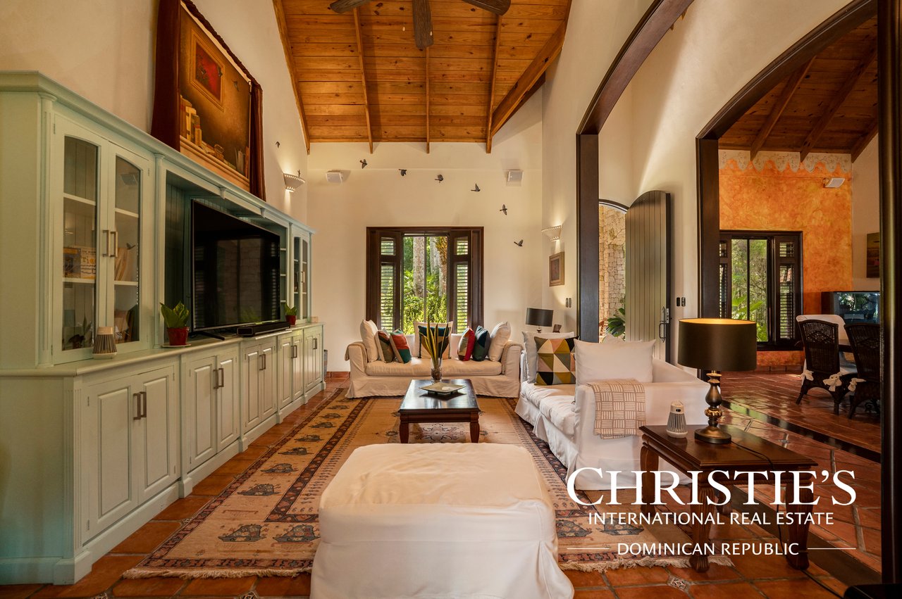 Villa Shangri-la – Caribbean Oceanfront Villa