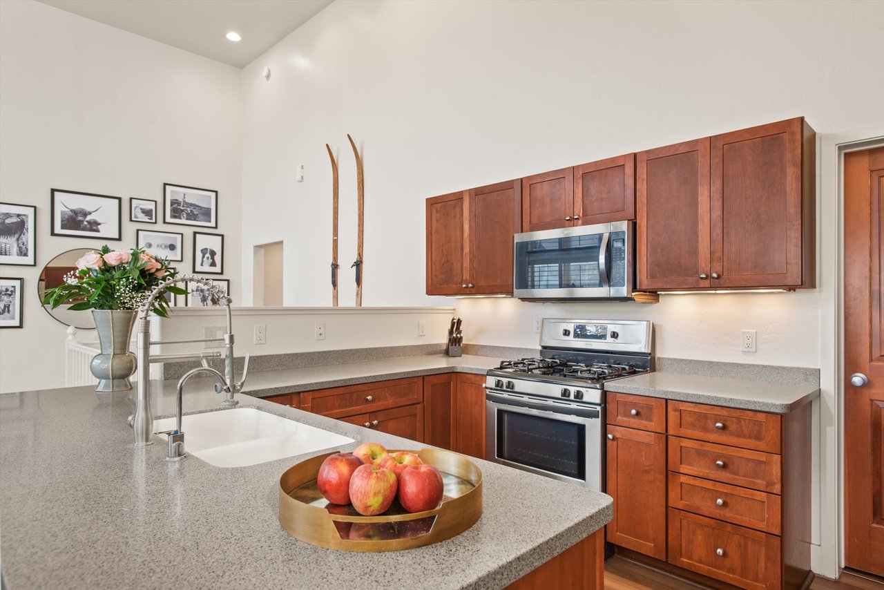 Bright and Stylish Townhome in the Heart of Willits