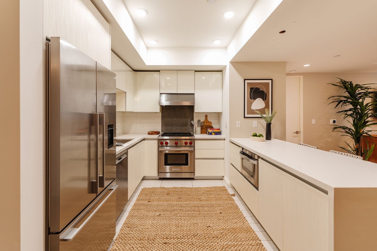 441 S Barrington Ave Unit: 109, Brentwood 