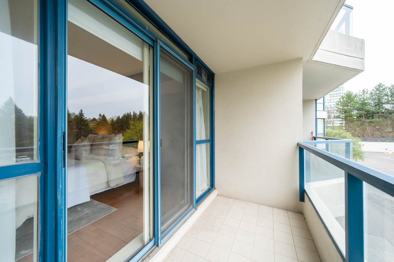 301-7300 Yonge Street 