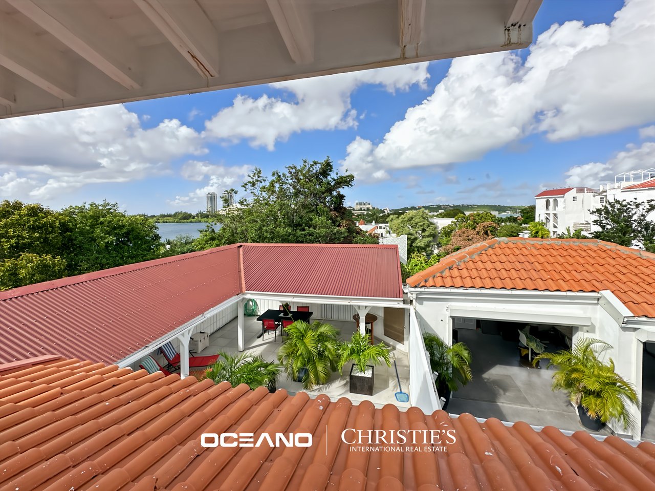 POINT PIROUETTE – 2-Bedroom Townhouse with Private Pool
