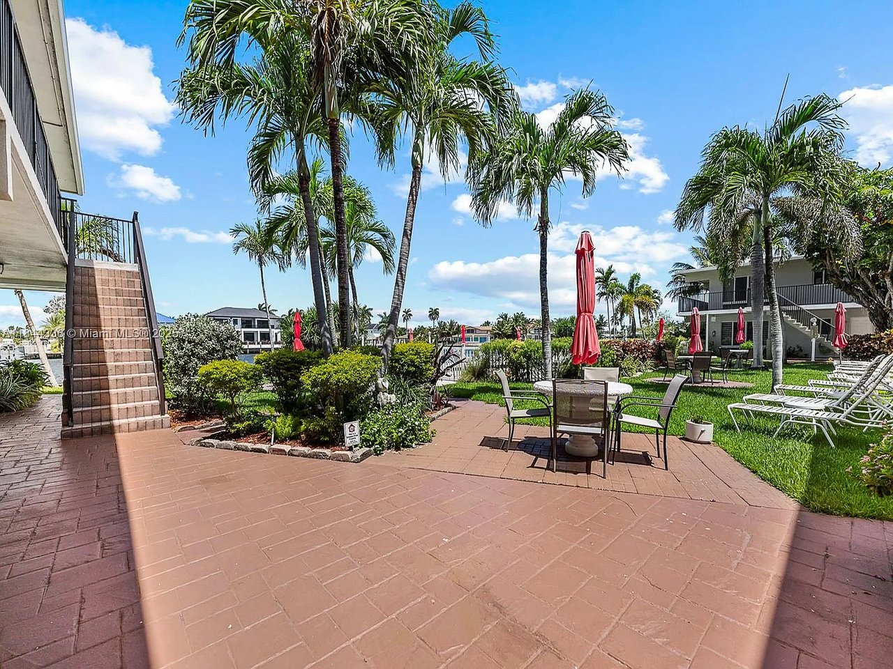 555 N Riverside Dr #4