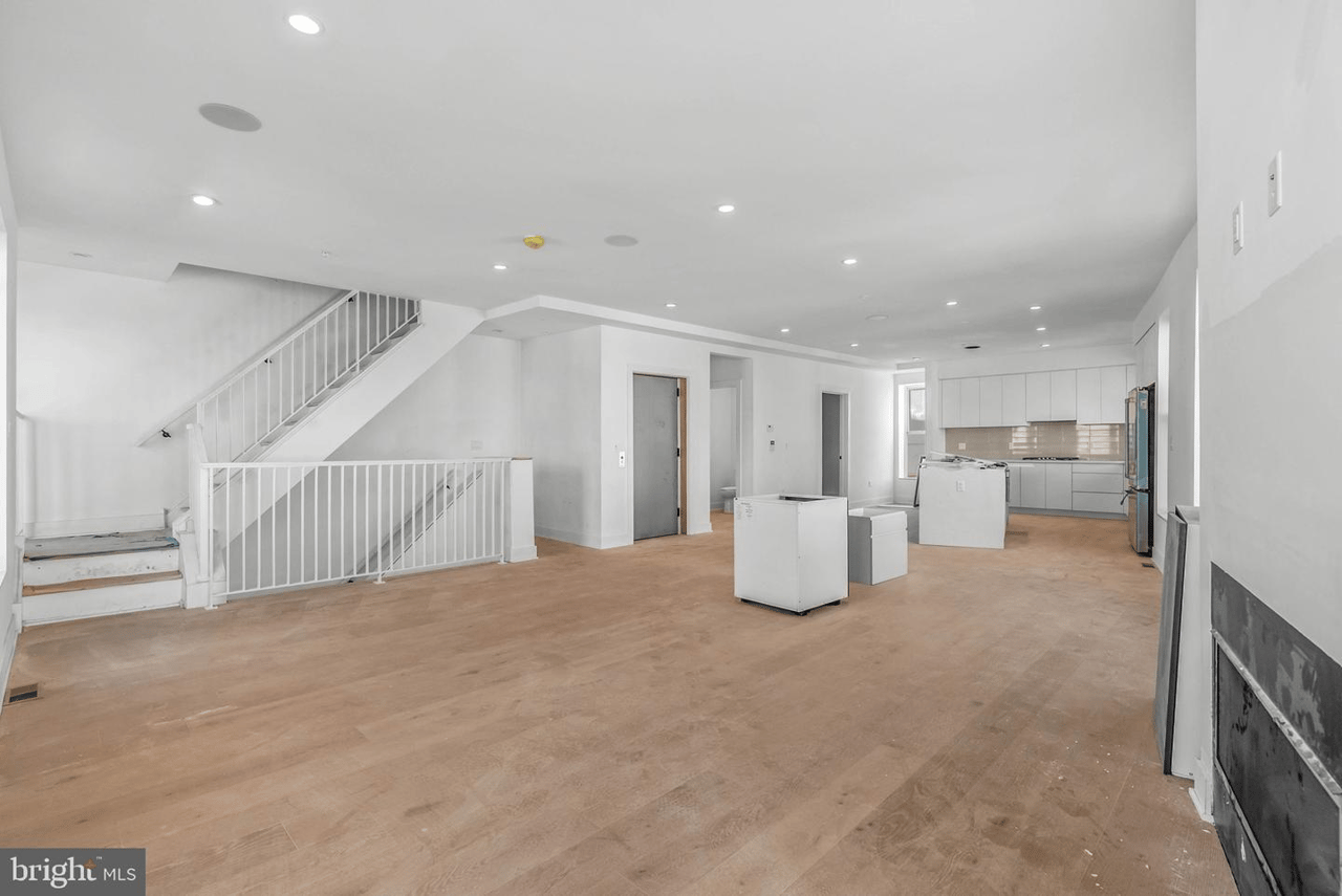 652 Fairmount Ave, Philadelphia, PA 19123