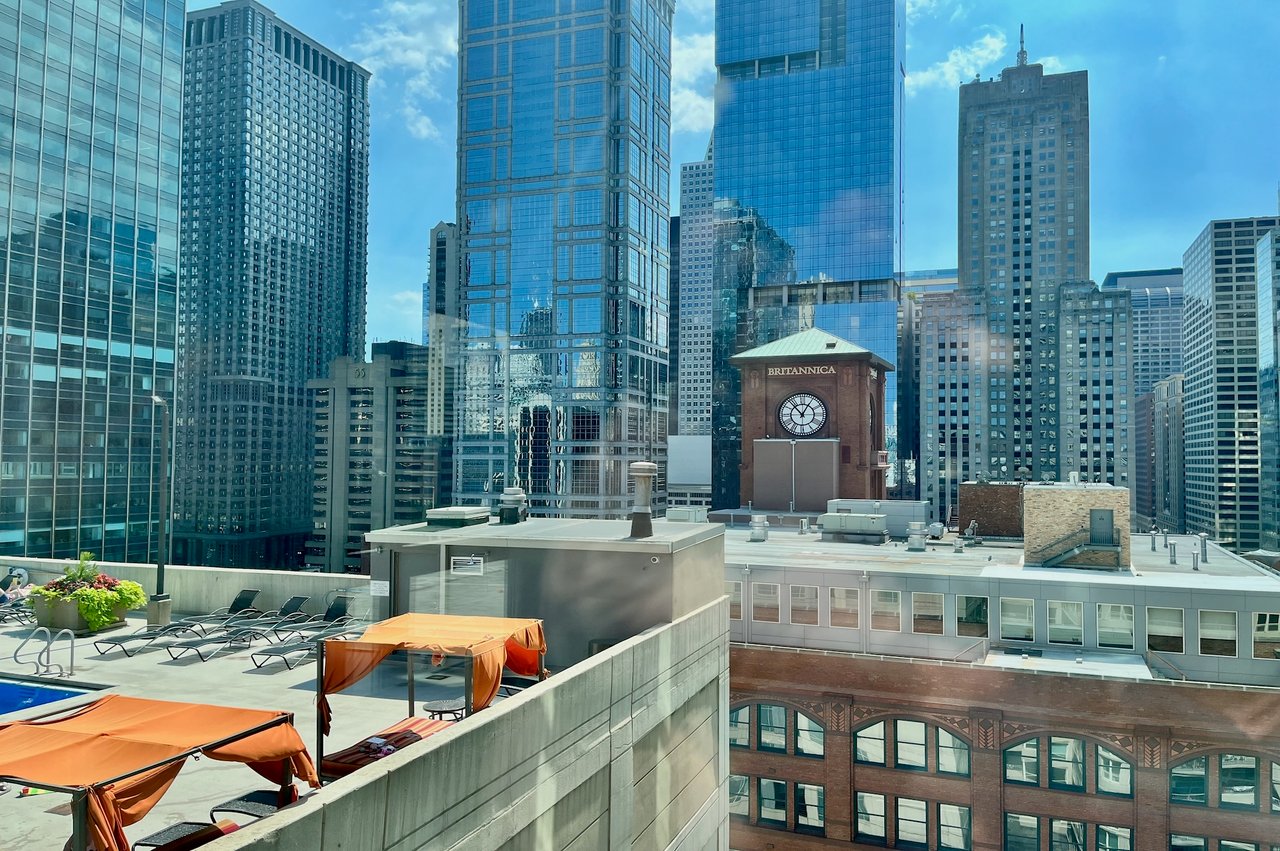 345 N LaSalle Unit 1505