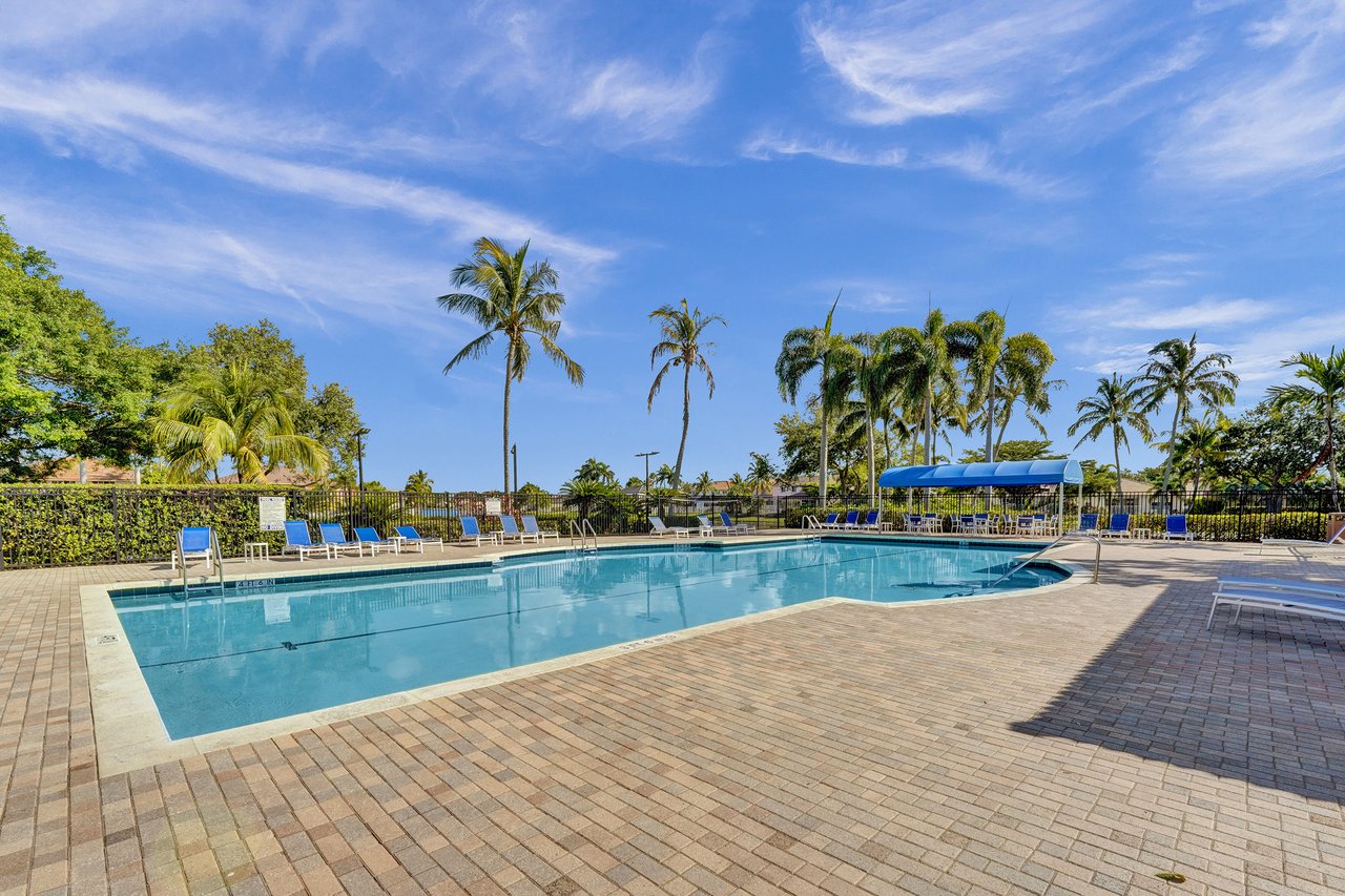 949 Crestview Cir