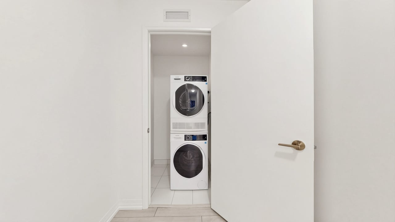 Luxury King West Residence