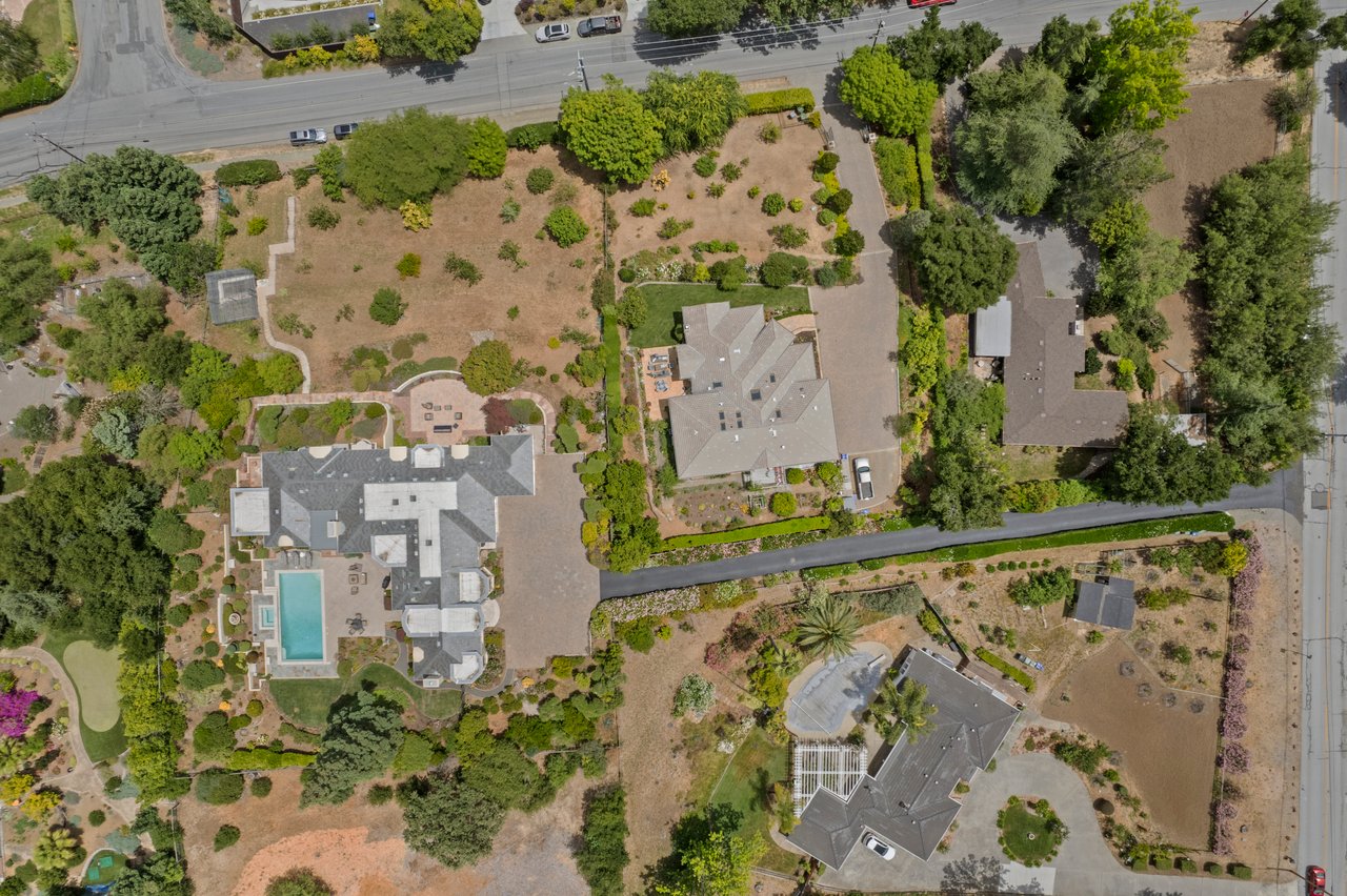 12445 Hilltop DR