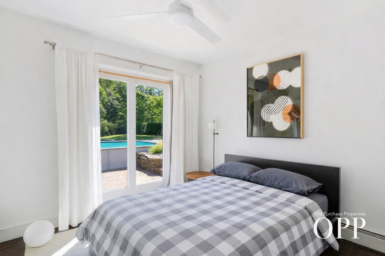 CEDAR-SHINGLED COTTAGE IN SOUTH VILLAGE LOCATION