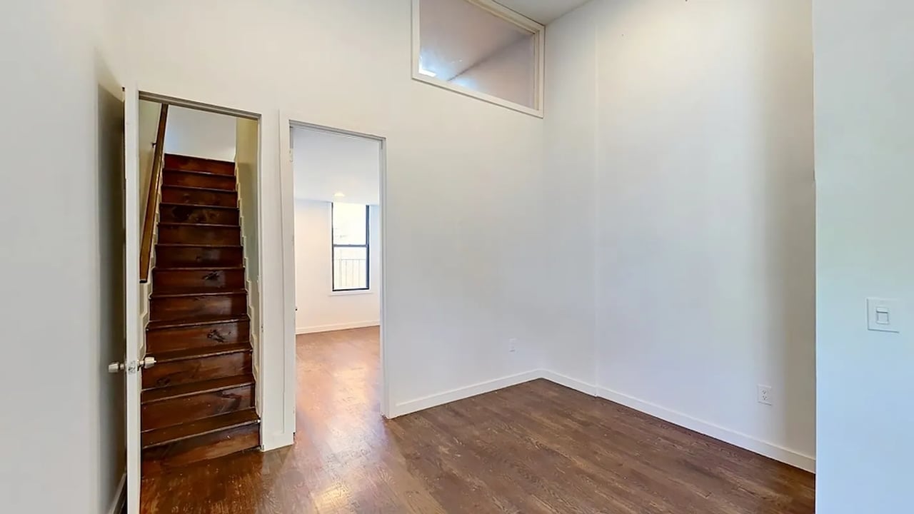 886 Franklin Ave 2R