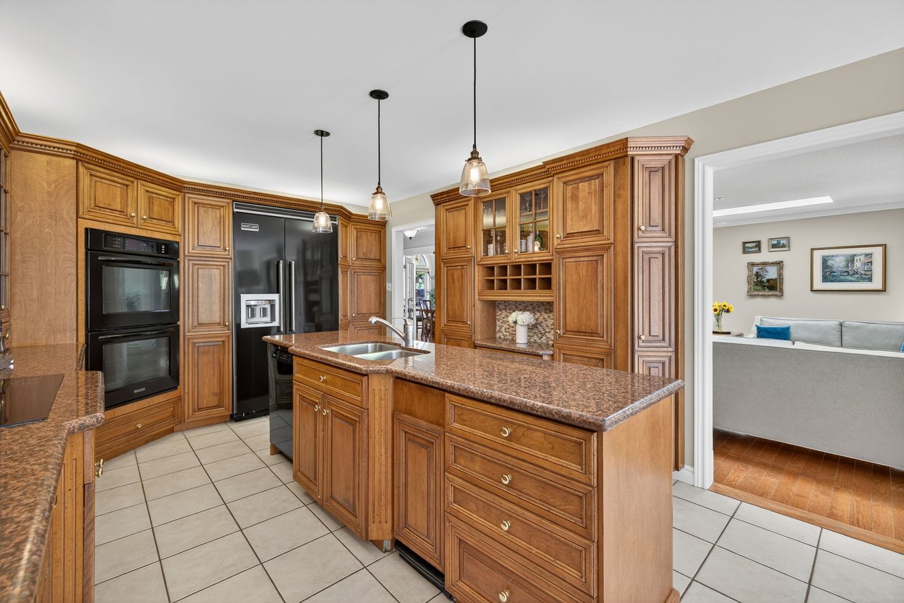 6 Falling Leaf Crt, Aurora