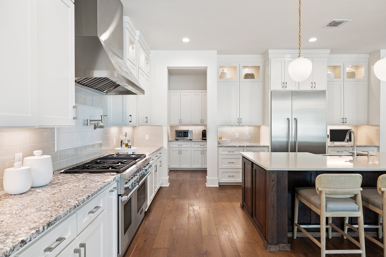 8325 Lakewood Ridge Cv