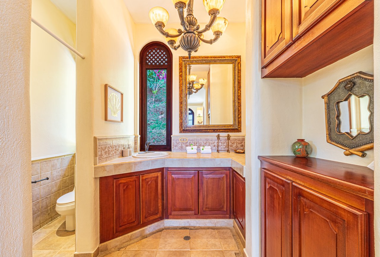 Nido Escondido, Playa Dominical