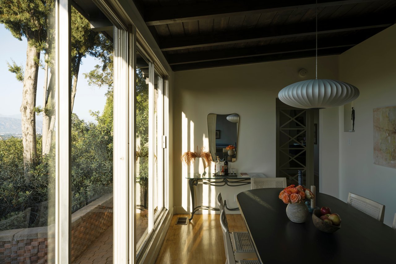 11764 Laurelcrest Drive in Studio City