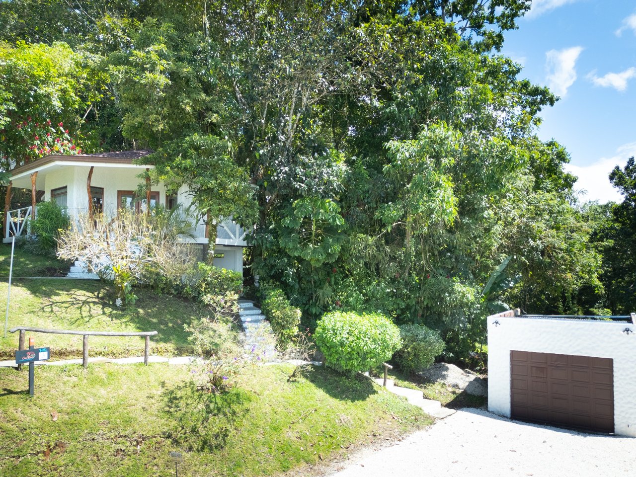 Casa Blanca | Multi-Villa Estate with Lake Views - Nuevo Arenal