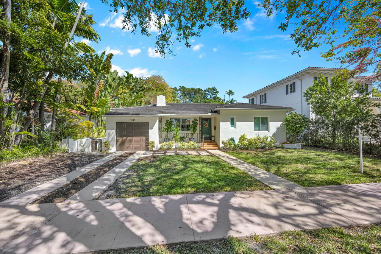 Charming Pool Home at 1005 Columbus Blvd