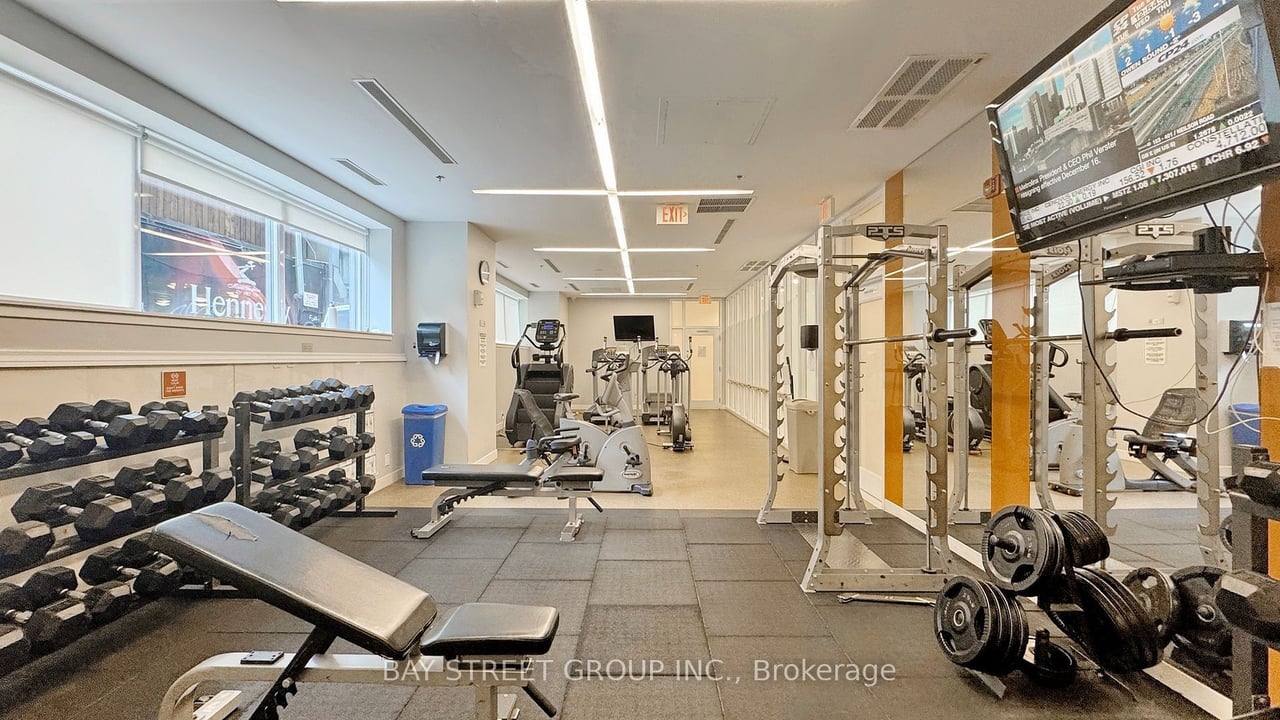 STUNNING SUNNY PENTHOUSE