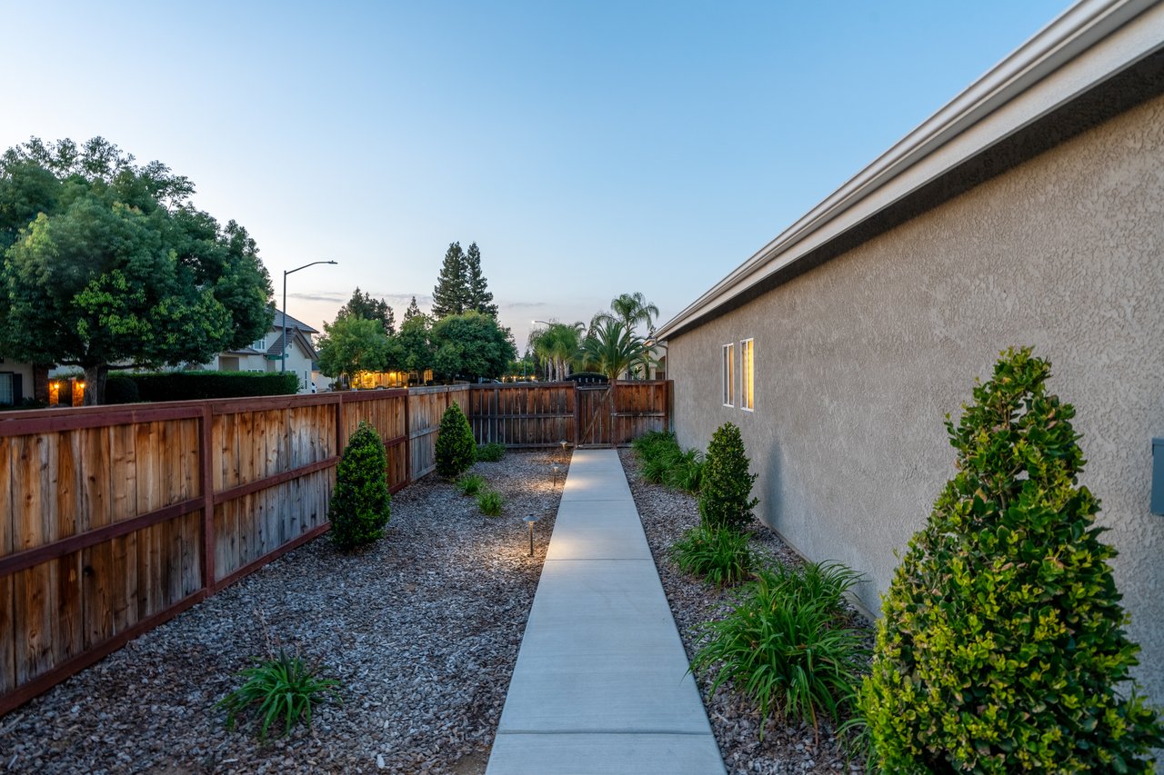 5049 W Locust Ave