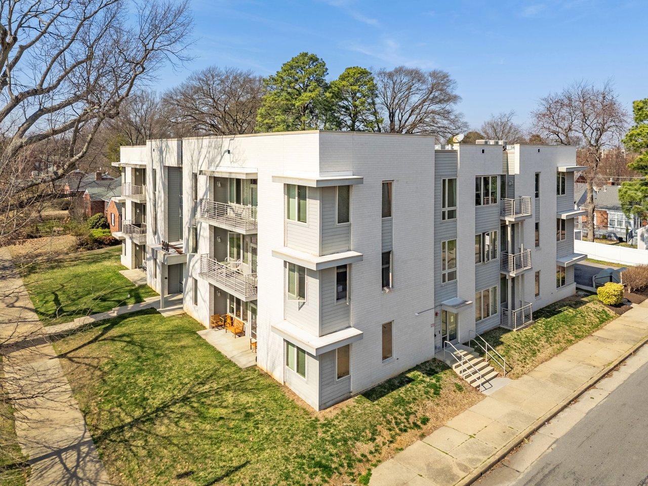 3900 Monument