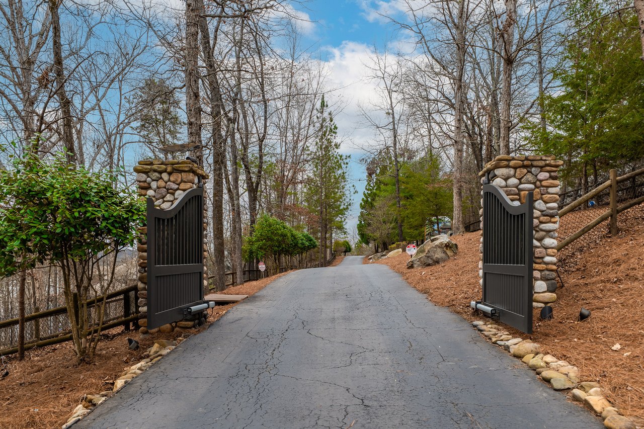 3406 Thunder Point