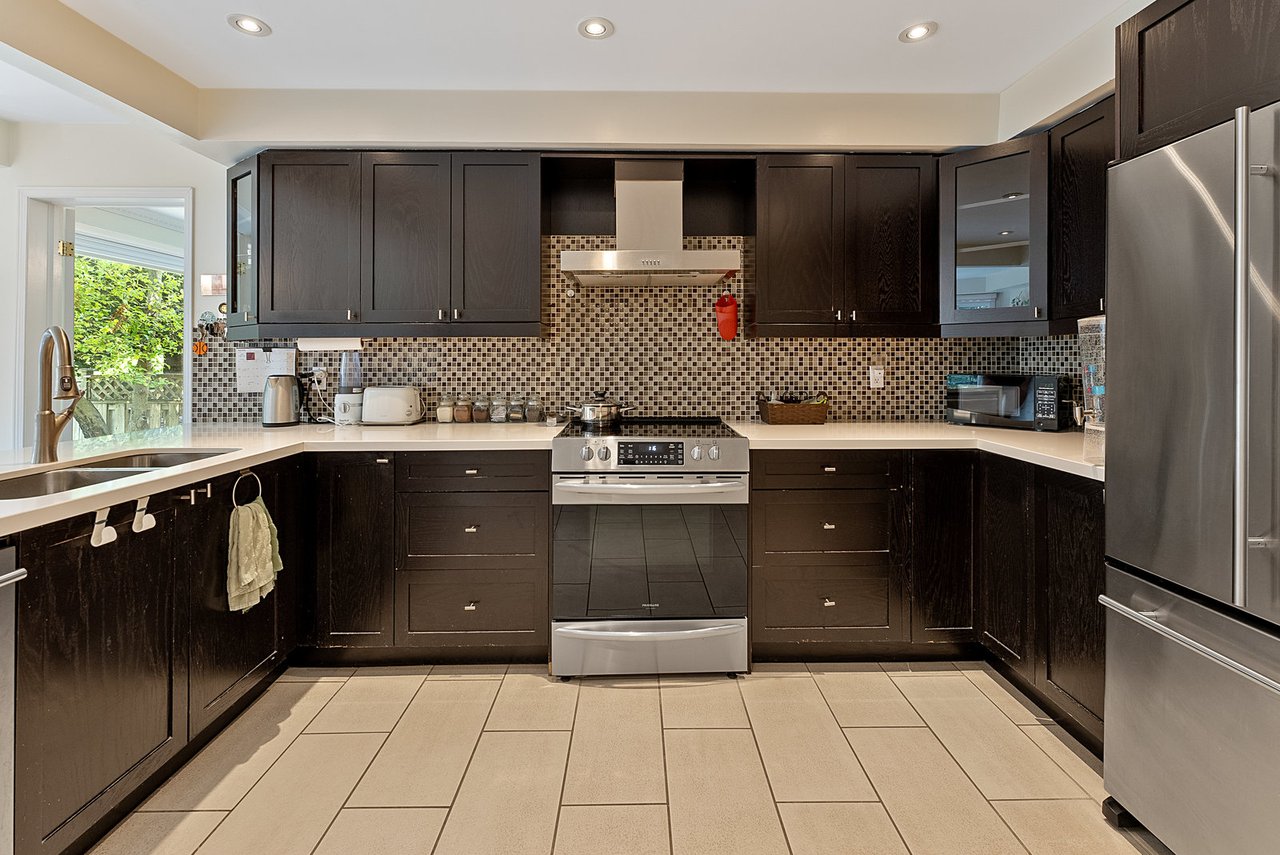 28 Thornway Ave