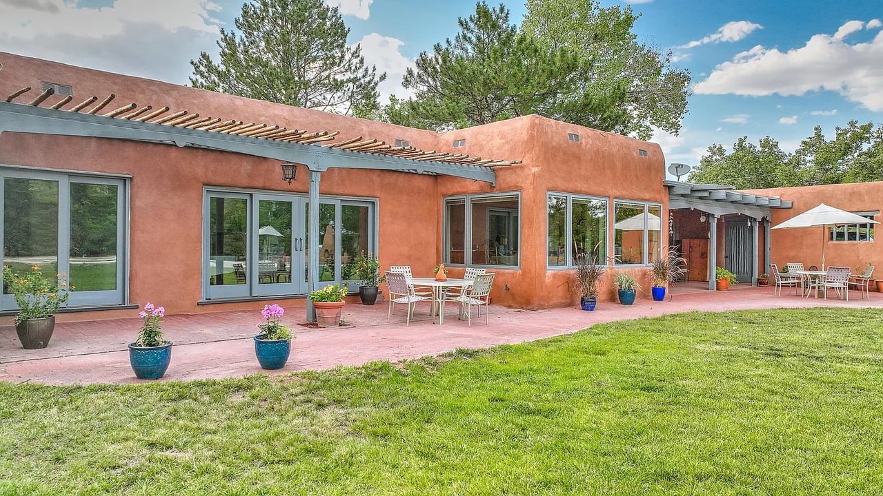5910 Corrales Rd