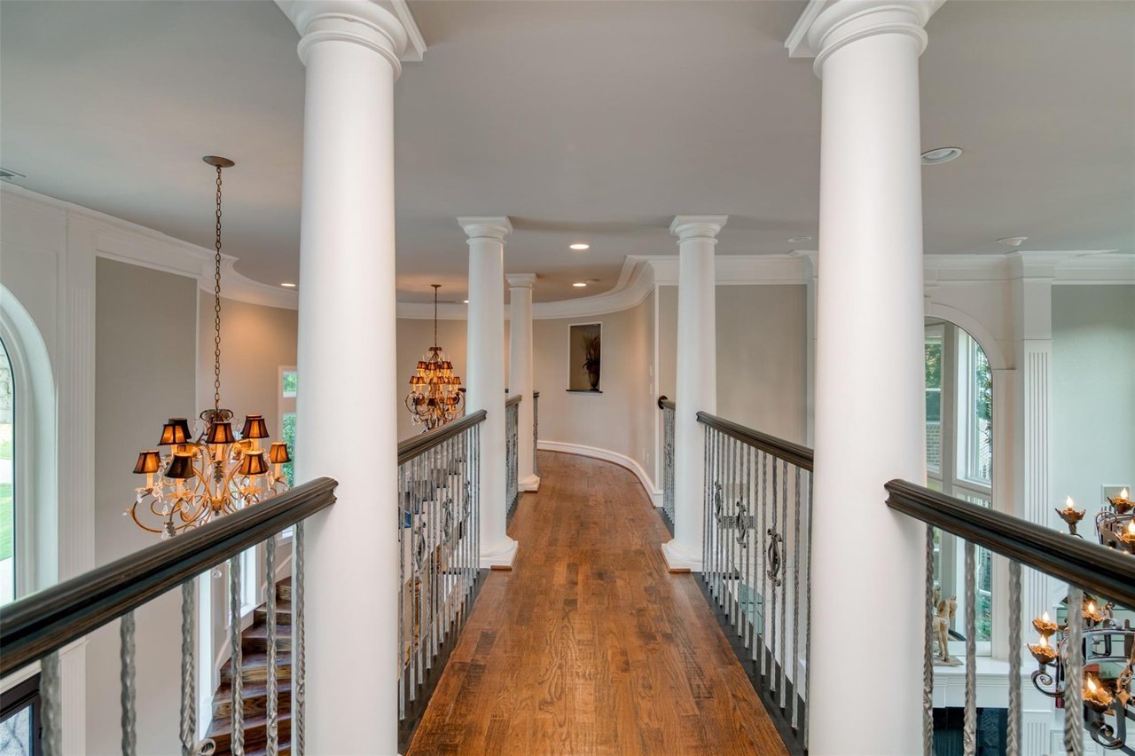 Exquisite Estate On 2.5 Acres - Heath, TX