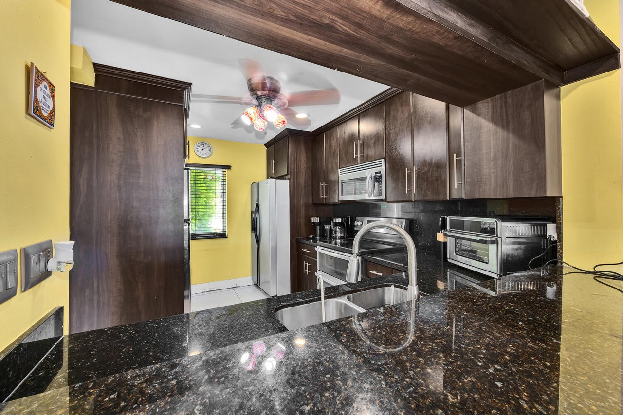 Lakefront Townhouse in Pembroke Pines