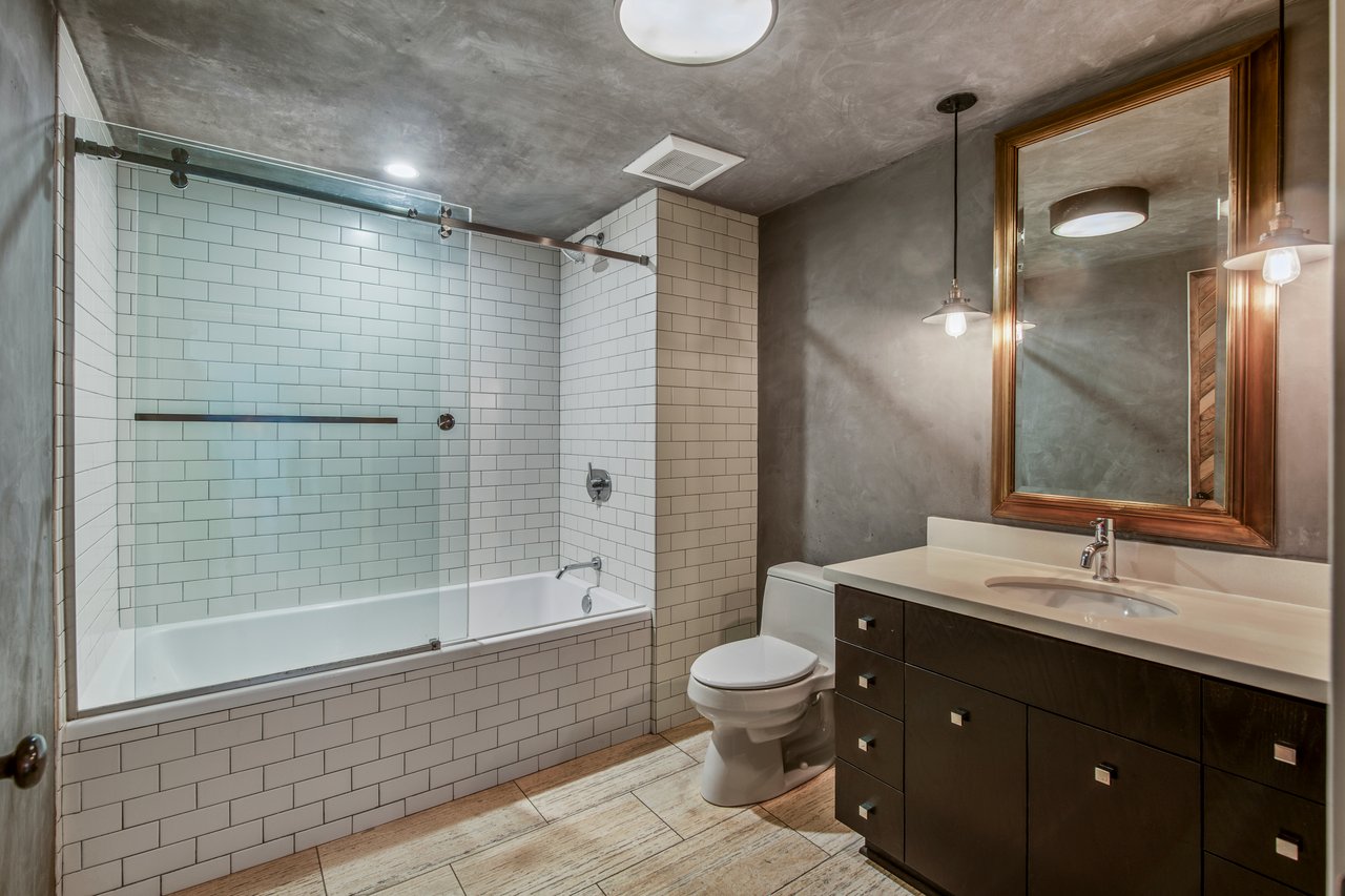 527 Molino St Unit: 202