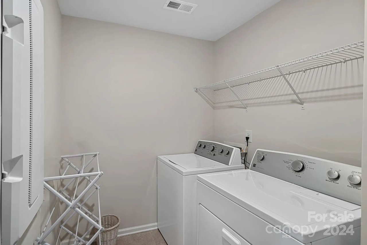 916 Pecan Tree Ln