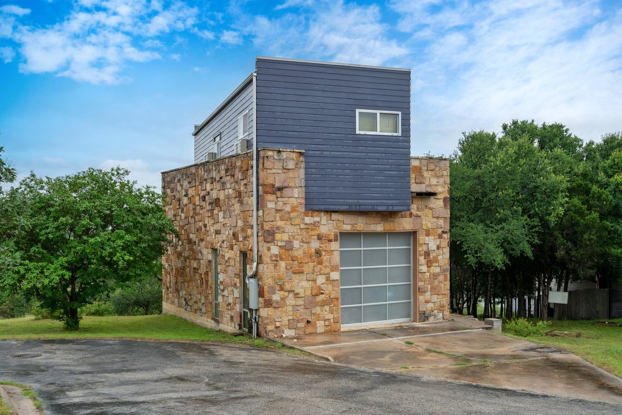 401 Crestview Drive and 309 Cliff Circle
