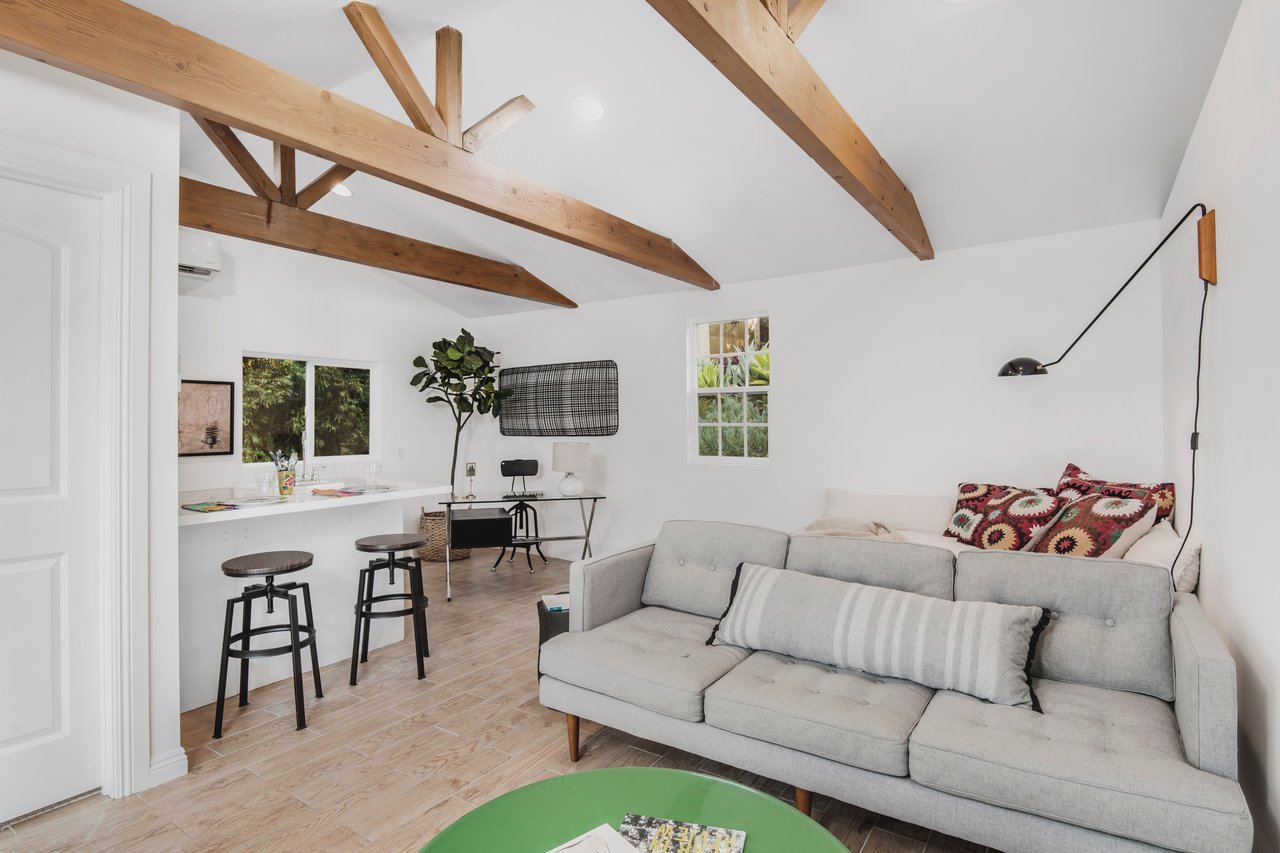904 Farnam St, Highland Park