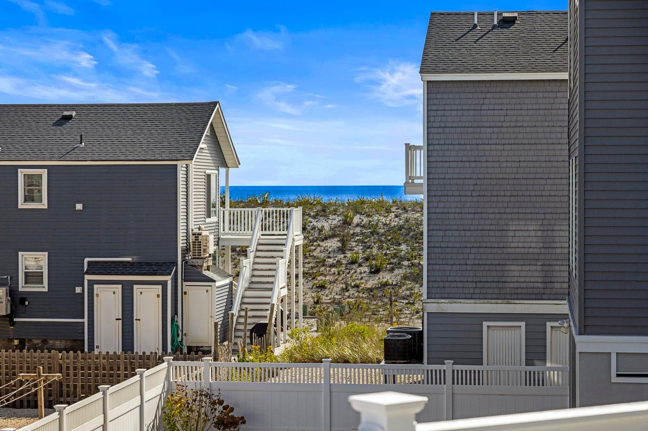 229 Merivale Ave. (1st and 2nd floor), Beach Haven